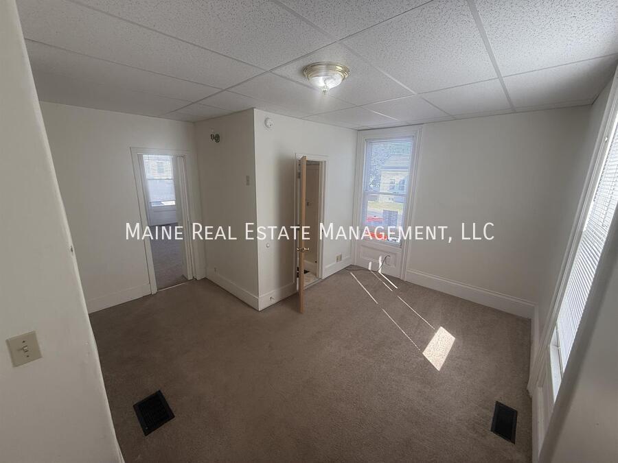 329 Union St in Bangor, ME - Building Photo