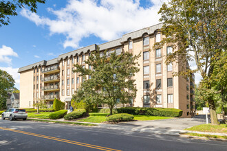 175 Maple Ave in Westbury, NY - Building Photo - Building Photo