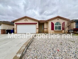 12261 Luna Rd in Victorville, CA - Building Photo
