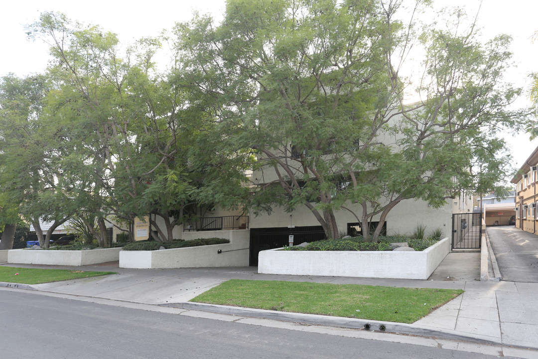 Midvale Apartments in Los Angeles, CA - Building Photo