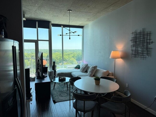 property at 943 Peachtree St NE