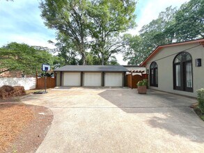 5745 Riviere Dr in Charlotte, NC - Building Photo - Building Photo