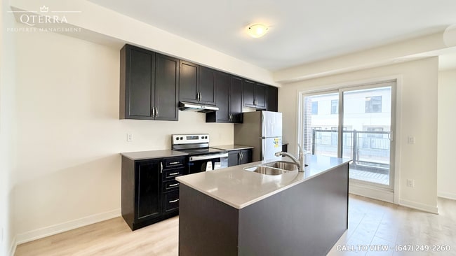 1695 Dersan St in Pickering, ON - Building Photo - Building Photo