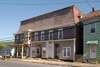 152 E Market St in Williamstown, PA - Building Photo - Building Photo