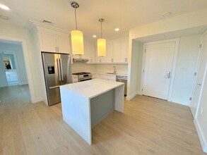 263 Border St, Unit #503 in Boston, MA - Foto de edificio - Building Photo
