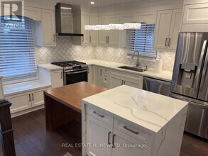 33 Braeburn Dr in Markham, ON - Building Photo - Building Photo