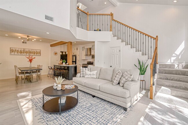 5613 St Paul St in Bellaire, TX - Foto de edificio - Building Photo