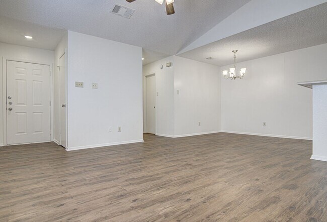 8000 West Gate Blvd in Austin, TX - Building Photo - Building Photo