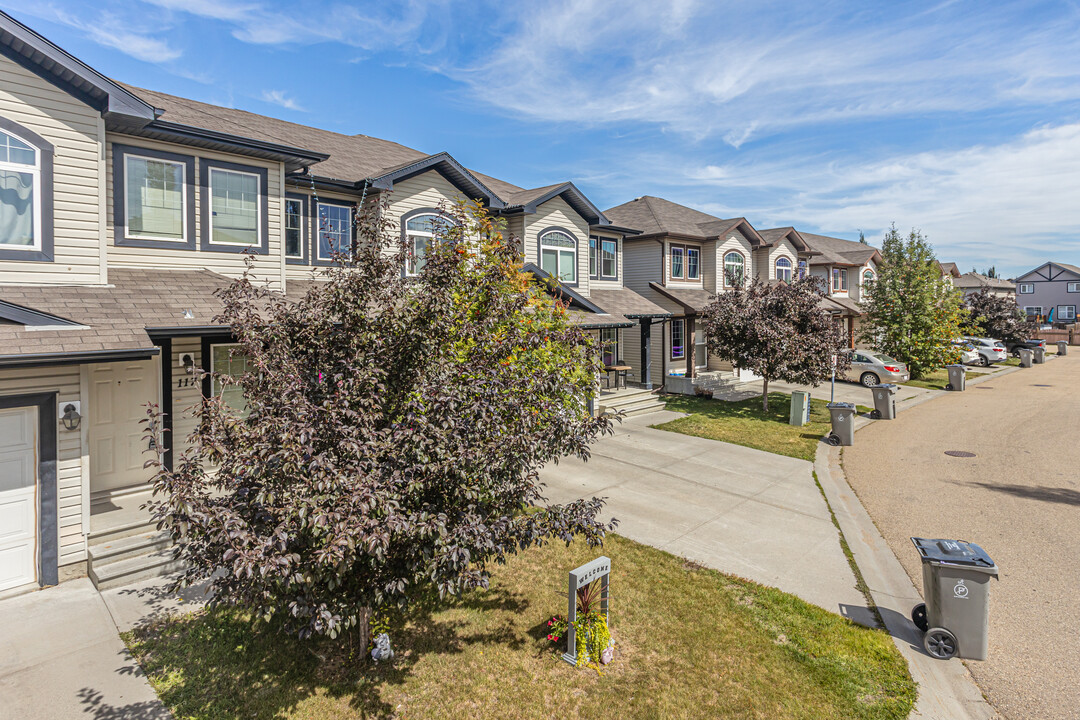 Deer Valley Gardens in Leduc, AB - Building Photo