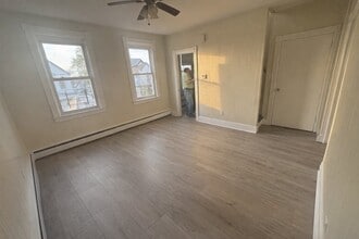 446 Baker Pl, Unit 2 in Perth Amboy, NJ - Building Photo - Building Photo