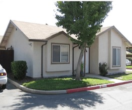 Emerald Villas Cottage Homes in Modesto, CA - Building Photo - Building Photo