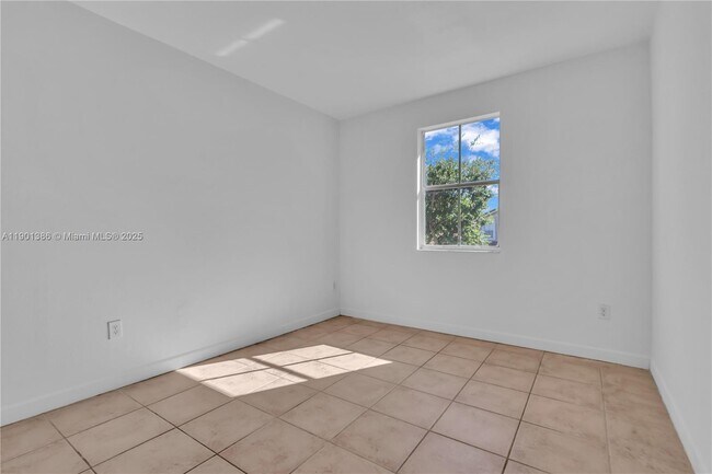 27463 SW 137th Ct in Homestead, FL - Building Photo - Building Photo