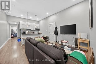 253 King St in Midland, ON - Building Photo