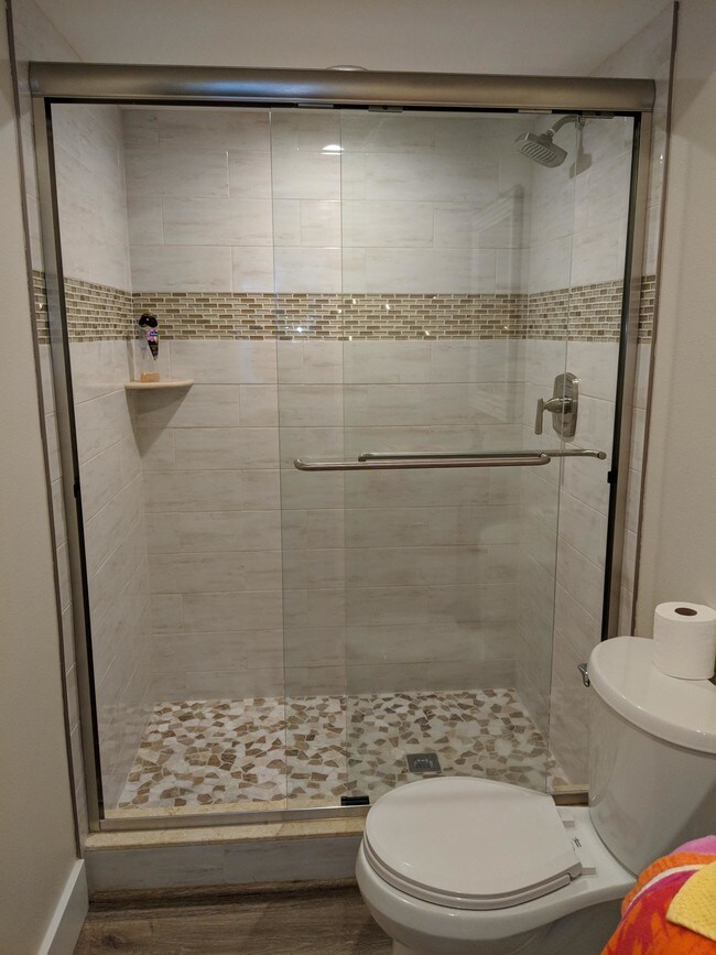 301 Lake Shore Dr-Unit -409 in Lake Park, FL - Building Photo - Building Photo