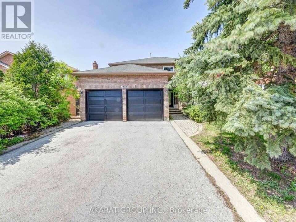 1181 Glenashton Dr in Oakville, ON - Building Photo