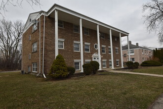 4052 Charleston Rd-Unit -3E in Matteson, IL - Building Photo - Building Photo