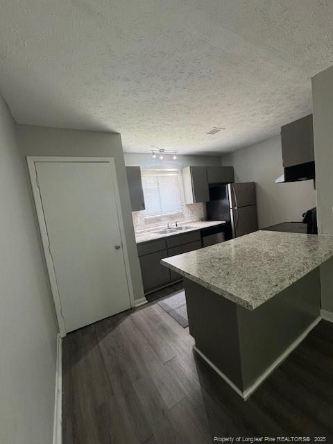 property at 927 Applewood Ln