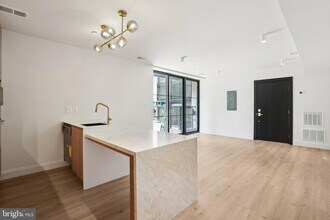 23 Logan Cir NW, Unit 2 in Washington, DC - Building Photo - Building Photo