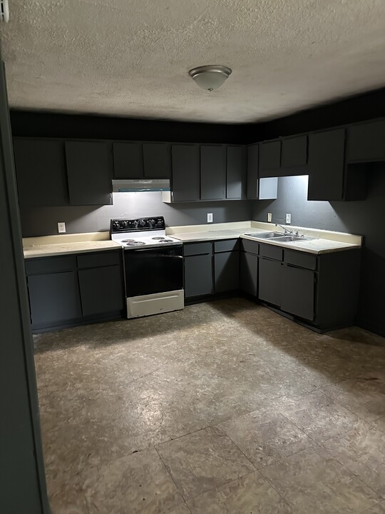 805 George Kersh Dr-Unit -B in Pearl, MS - Building Photo