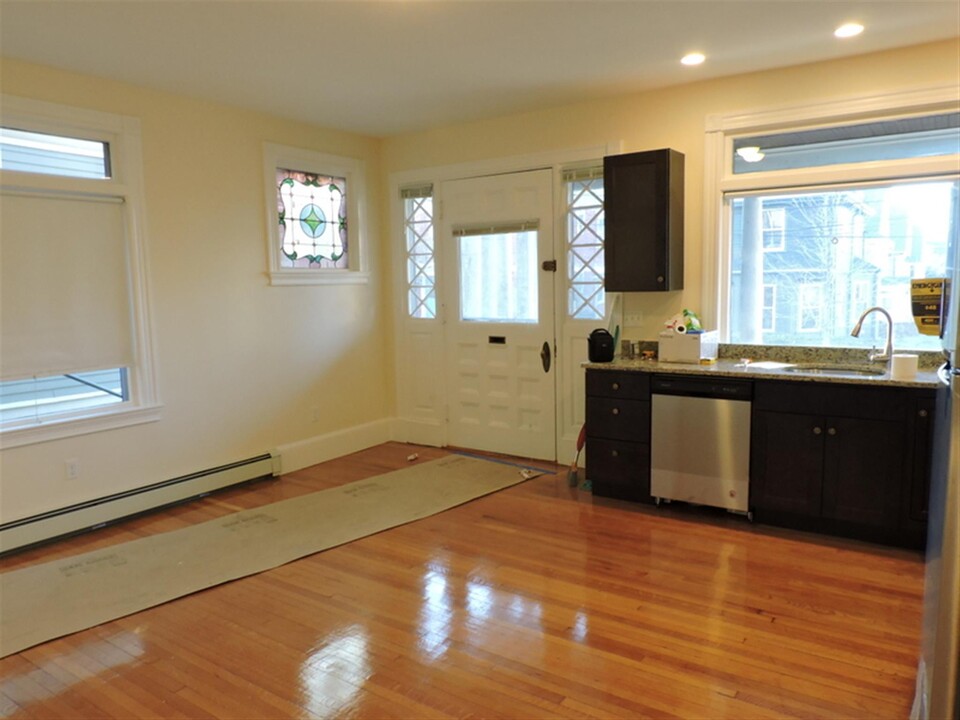 32 Dana St, Unit 1 in Cambridge, MA - Building Photo