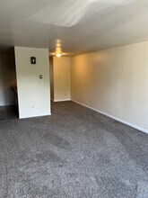 389 Davison Rd in Lockport, NY - Foto de edificio - Building Photo