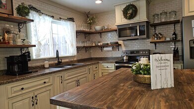 69886 Krontz Rd in Sturgis, MI - Building Photo - Building Photo