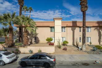 Americana Gardens in Palm Springs, CA - Building Photo - Building Photo