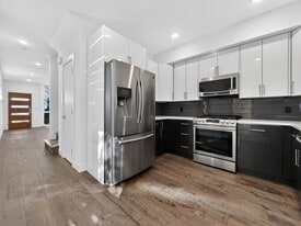 809 NW 52nd St in Seattle, WA - Building Photo