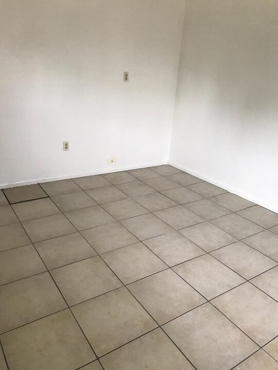 19829 Kendall Dr in San Bernardino, CA - Building Photo
