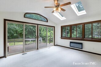 2536 Rudgate Dr NW in Grand Rapids, MI - Building Photo - Building Photo