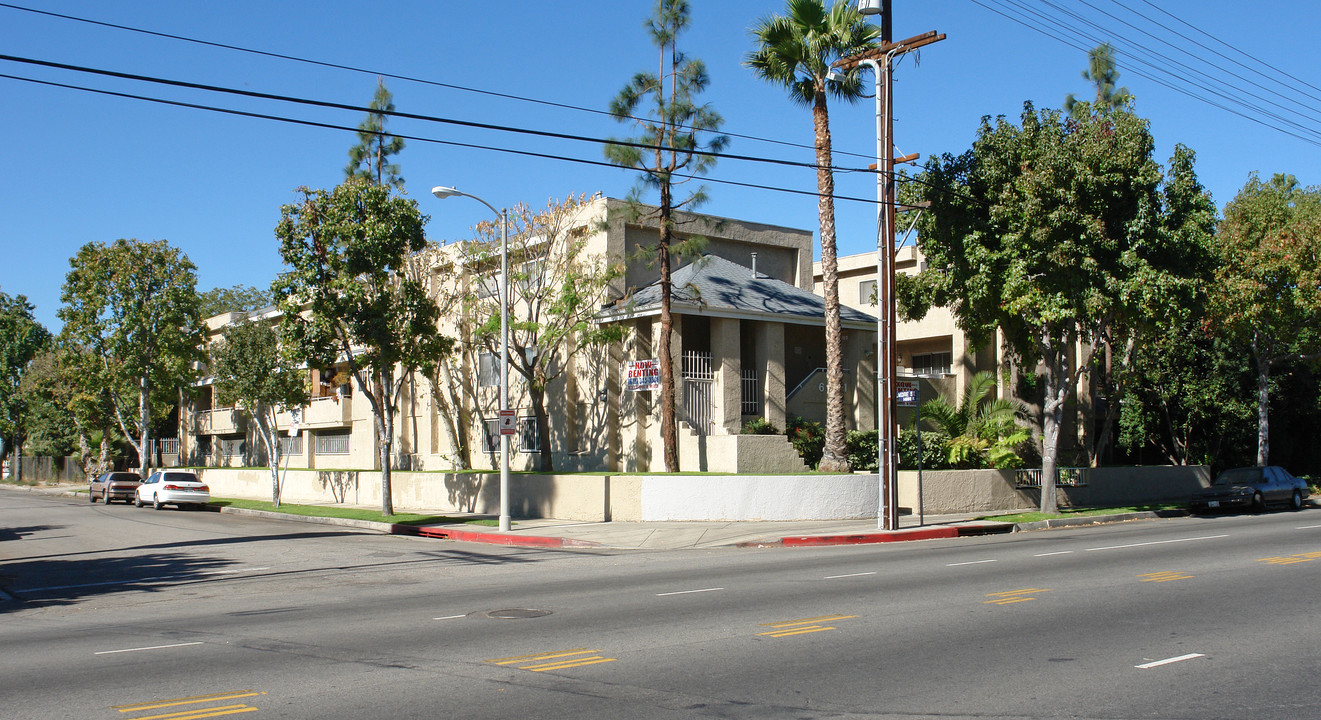 6451 Kester Ave in Van Nuys, CA - Building Photo