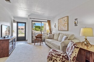 2822 N Auburn Ct, Unit E210