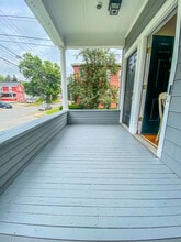 19 Chapel St, Unit 1 in Augusta, ME - Foto de edificio - Building Photo