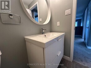 21 Beechbank Crescent in London, ON - Building Photo - Building Photo