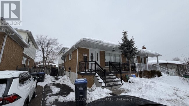 7479 Pickfair Dr in Mississauga, ON - Building Photo - Building Photo