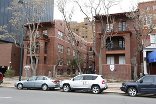 Logan St Hilltop Apartments in Denver, CO - Foto de edificio - Building Photo