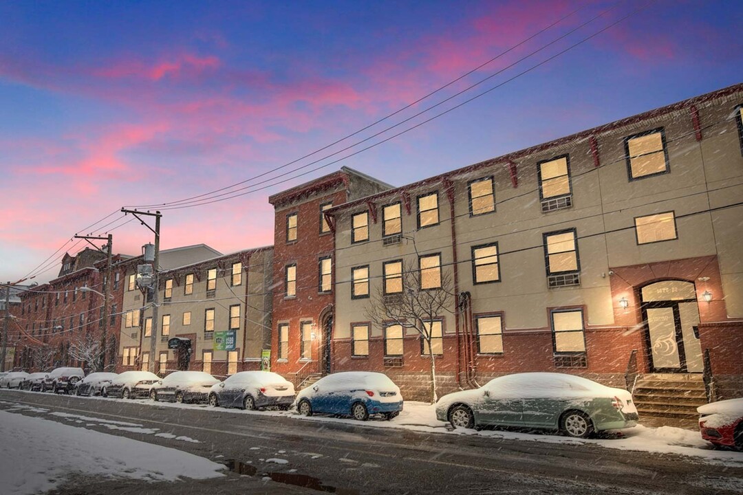 Oxford Village in Philadelphia, PA - Building Photo