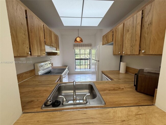 property at 1953 SW 15th St