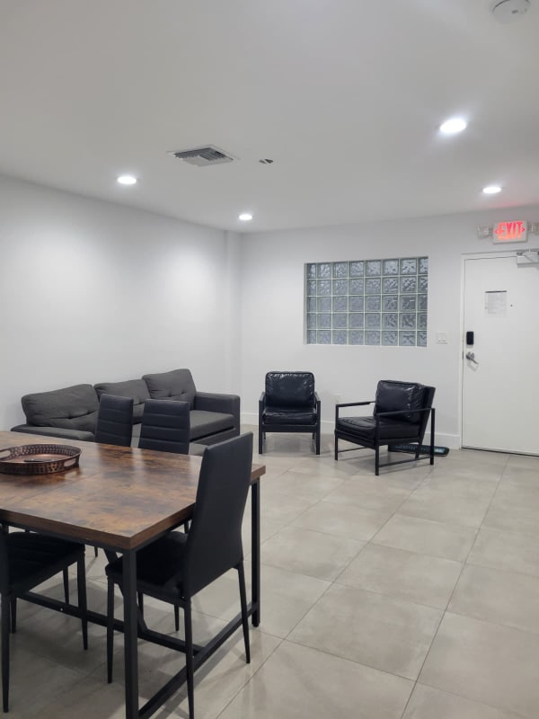 656 Palmetto Dr in Miami Springs, FL - Building Photo - Building Photo