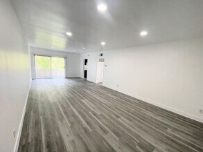5035 Coldwater Canyon Ave in Los Angeles, CA - Building Photo - Building Photo