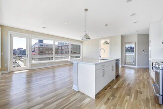 15 Somerset Ln in Edgewater, NJ - Building Photo - Building Photo