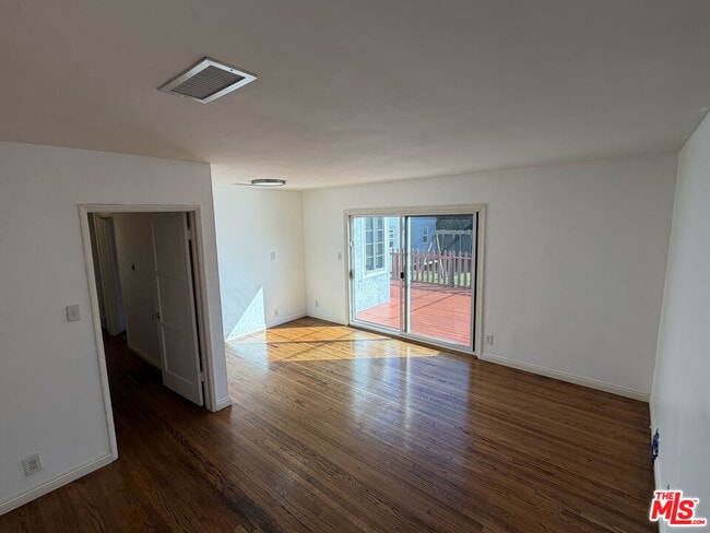 6434 W 87th St in Los Angeles, CA - Building Photo - Building Photo