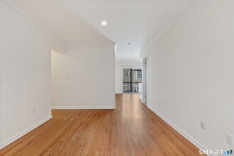 44 Pleasant St in Danbury, CT - Building Photo - Building Photo