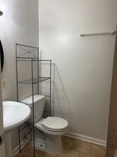 9006 Continental Pl, Unit Room 1 in Hyattsville, MD - Foto de edificio - Building Photo