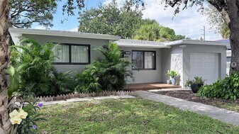 433 NW 15th Way in Fort Lauderdale, FL - Building Photo