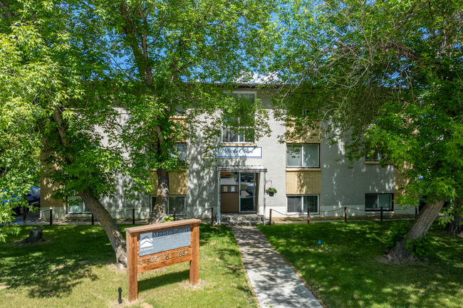 Maple Court in Red Deer, AB - Building Photo - Primary Photo