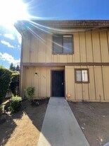 1221 N Peach Ave in Fresno, CA - Building Photo