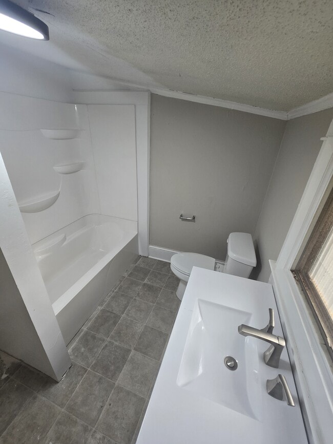 230 Reynolds Ave in Greenwood, SC - Building Photo - Building Photo