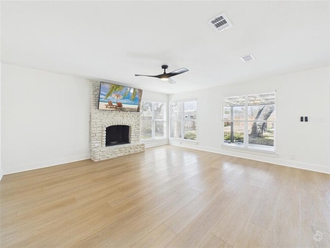 9400 Longvale Dr in Austin, TX - Building Photo - Building Photo