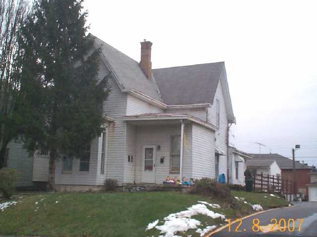 227 E Washington St in Greensburg, IN - Foto de edificio